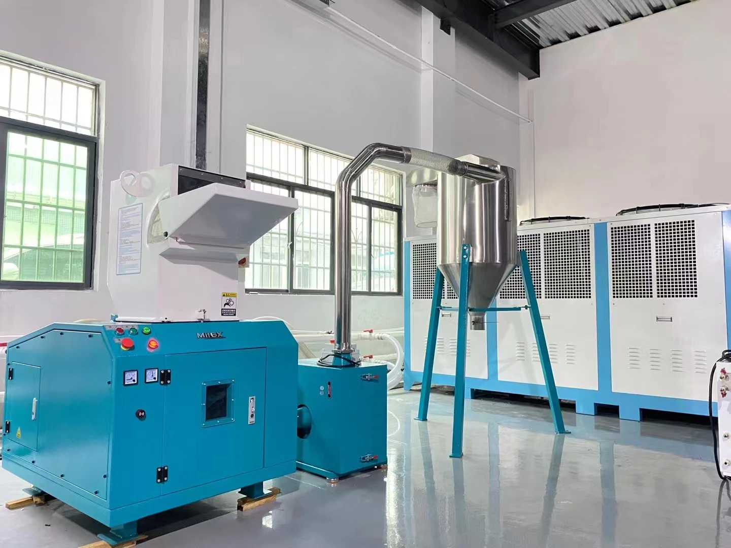 High-speed small plastic recycling granulator