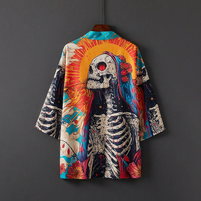 เสื้อคลุมกิโมโนสไตล์ญี่ปุ่นลายหัวกะโหลกสุดเทรนดี้ แฟชั่นสตรีท สไตล์ลำลองสำหรับฤดูร้อน เหมาะสำหรับคู่รัก ทรงโอเวอร์ไซส์ ใส่คลุมชุดว่ายน้ำไปเที่ยวทะเล ชุดคลุมวันพีซ