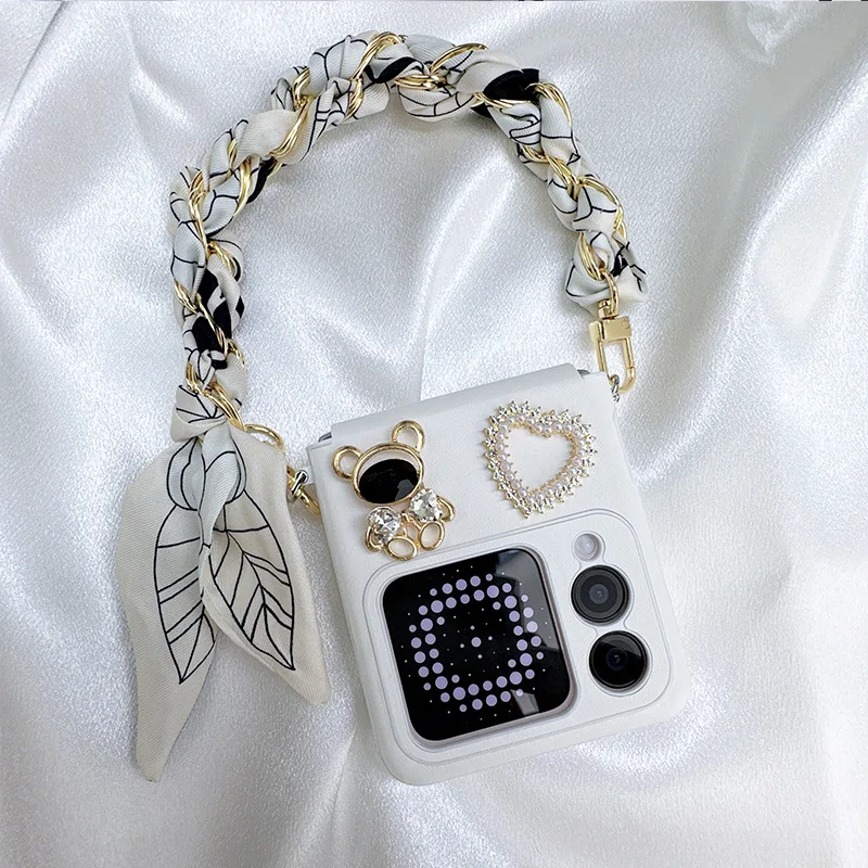 DIY เพชรหัวใจรักหมีสําหรับ Samsung Galaxy Z Flip 7 6 5 4 3 ZFLIP7 5G ดอกไม้ผ้าพันคอผ้าไหมสร้อยข้อมือฝาครอบ