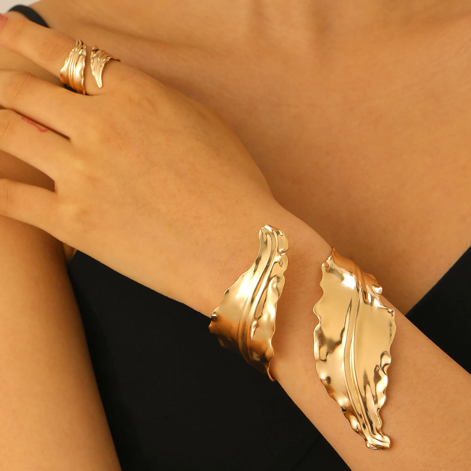 

Leaf Open Cuff Bracelet Ring Statement Jewelry Set Women Accessories Nature Inspired Elegant Handwear Gift