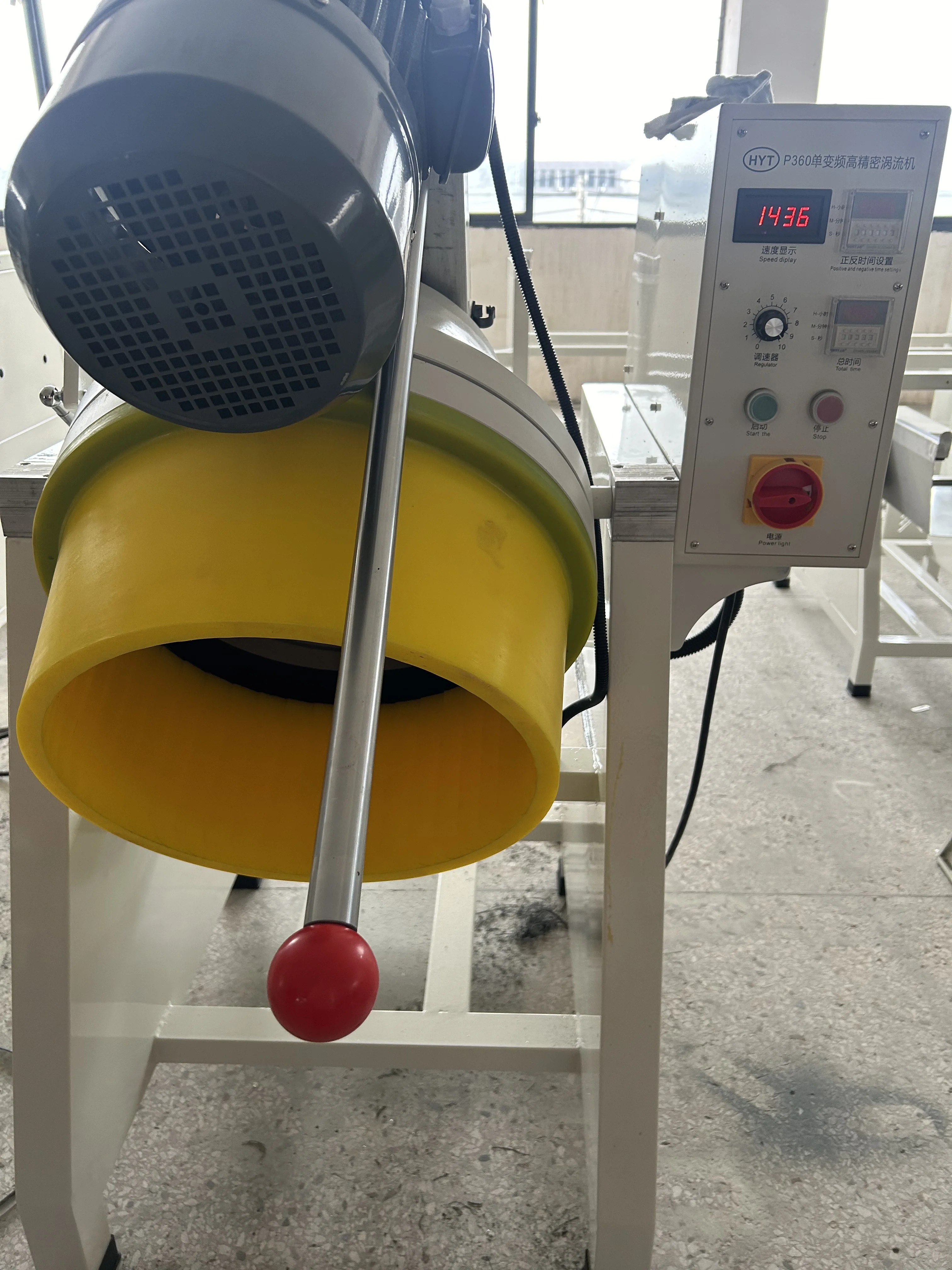 

36-литровая вихревая шлифовально-полировальная машина для сухой и влажной обработки металлических деталей, удаления заусенцев, финишной обработки поверхности, обработки нержавеющей стали и алюминия