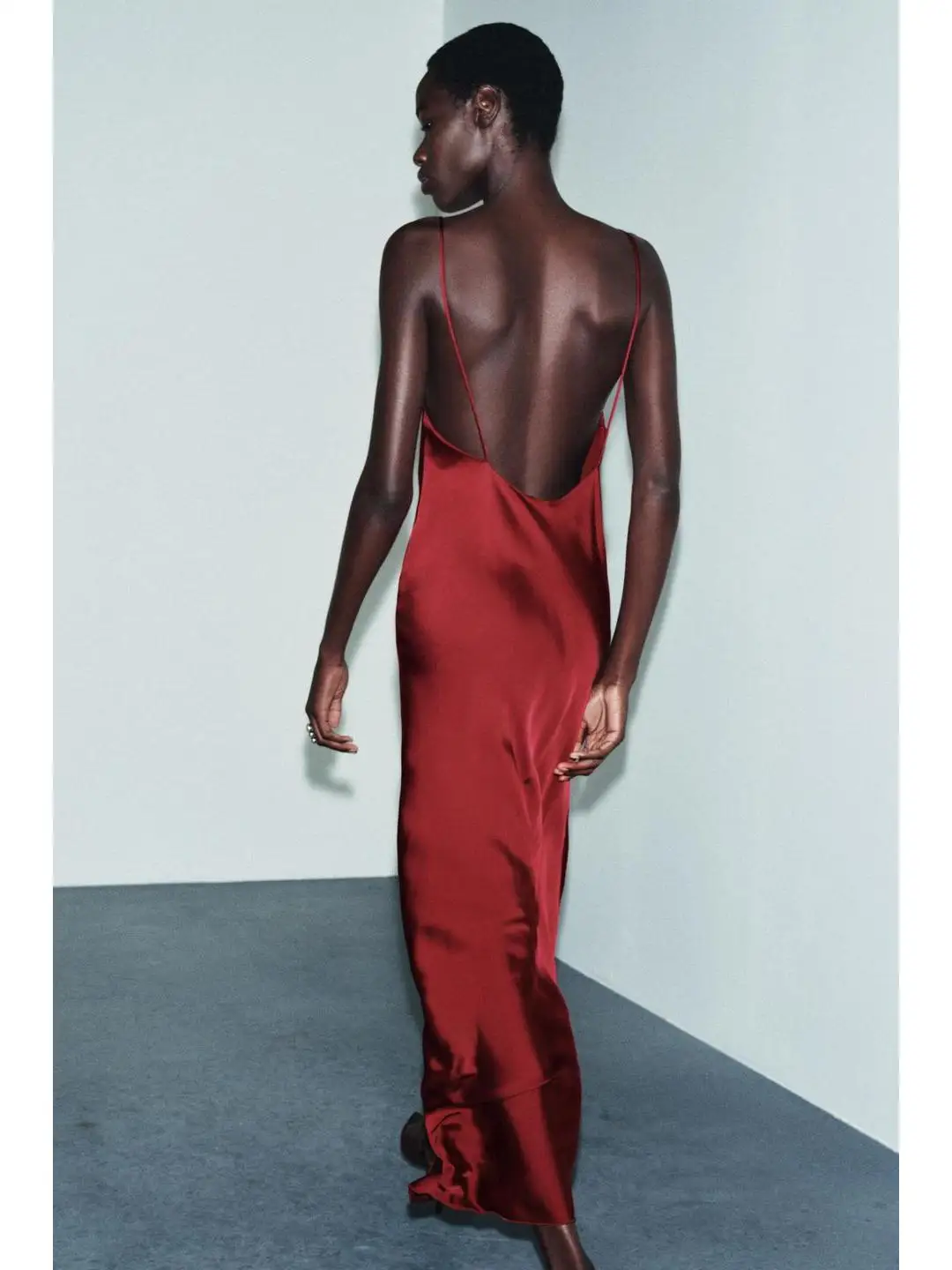 롱 실크 새틴 드레스 V넥 얇은 스트랩 슬릿 동남아시아 스타일 여성 슬림핏 데일리웨어 봄 여름 가을용