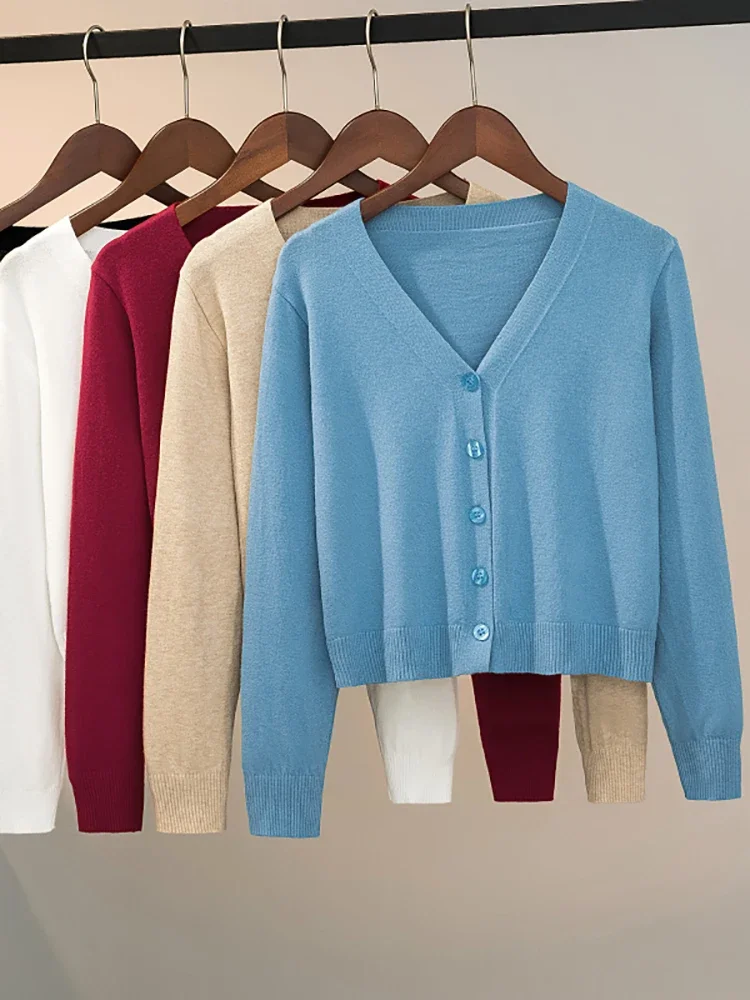 AOSSVIAO Strickjacke mit Knöpfen 2026 Herbst Winter V-Ausschnitt Langarm Casual Kurze Oberteile für Damen Pullover