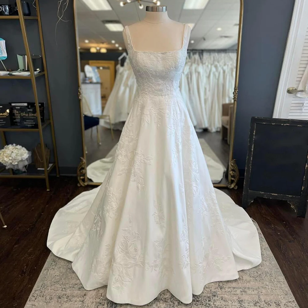 New Arrival Square Neck Sleeveless Wedding Dress Customized Applique Open Back Court Train Satin Bridal Gown for Weddings