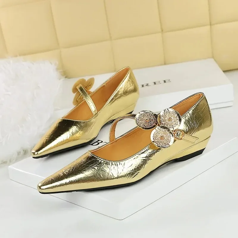 

Fashion Designer Women's Shoes New Exquisite Metal Decoration Low Heels for Woman Elegant Pointed Tip Casual Shoes Zapatos Mujer