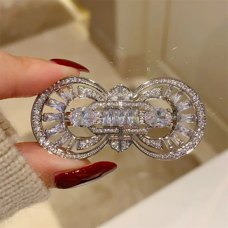 CC Exquisite Brooches White Zirconia Sweater Pins Coat Brooch 100% Handmade Luxury Cardigan Shawl Buckles Jewelry Charm B127