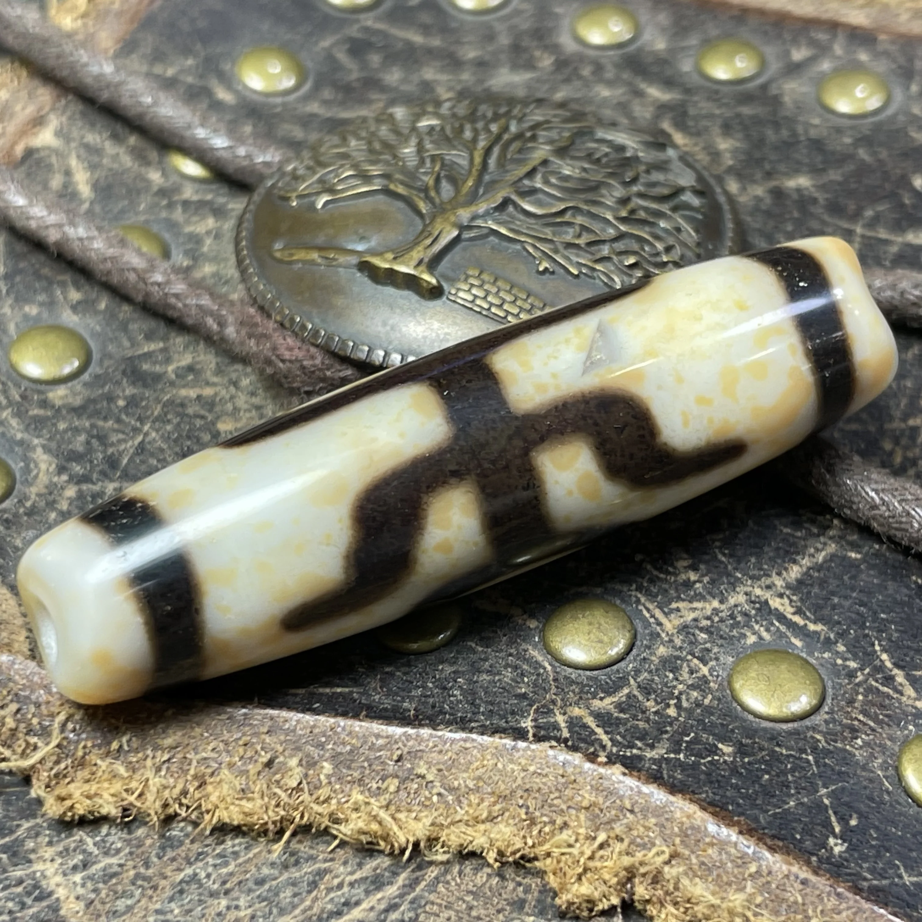 Tibetan Pure Mirror Light Elderly Noble Dzi Bead Pendant 13x49mm