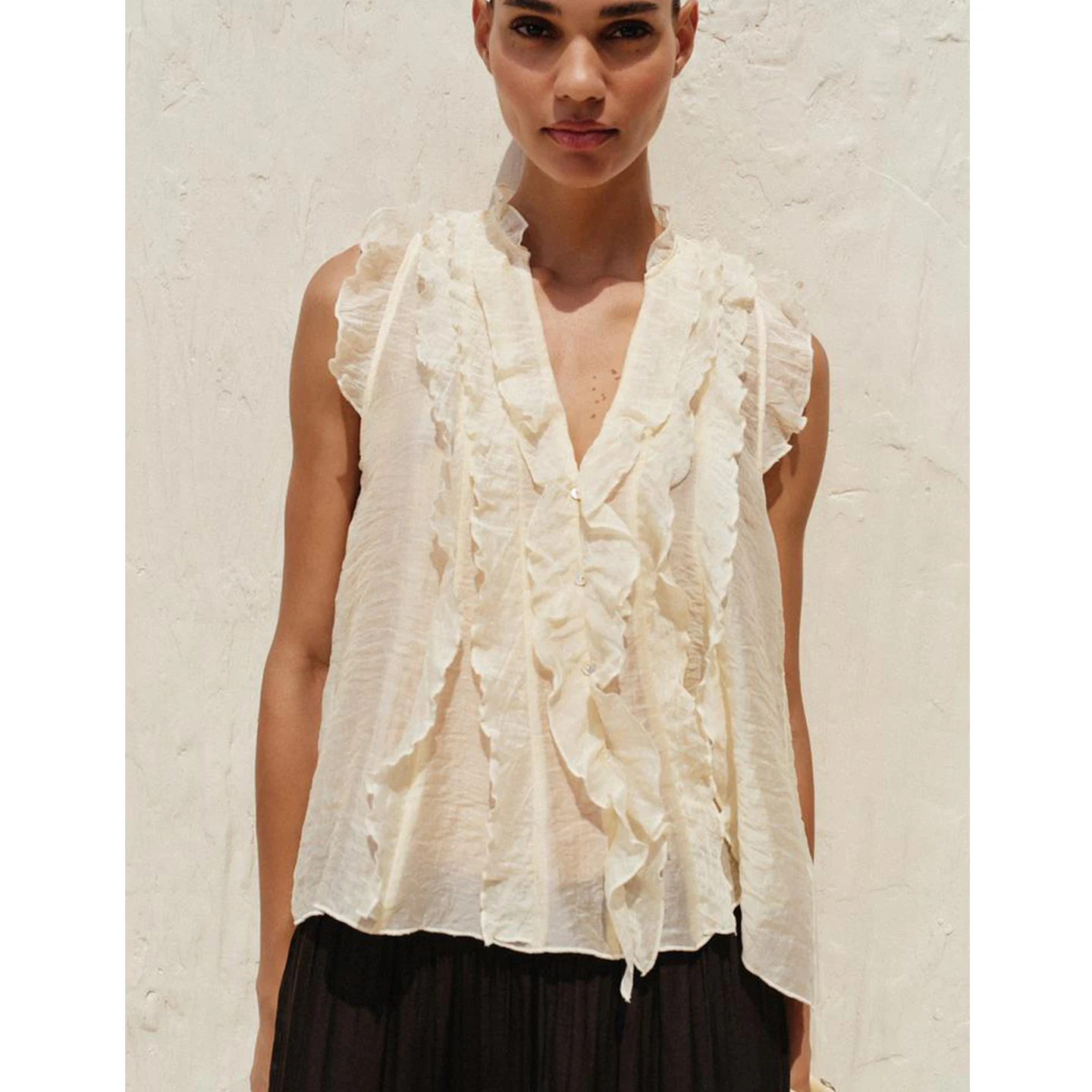 เสื้อผู้หญิงฤดูร้อนแบบโปร่งแสงทรงหลวม แต่งระบายหลายชั้น คอวี ผ้าโพลีเอสเตอร์ เหมาะสำหรับใส่ทำงาน