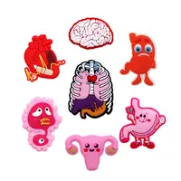 1 Uds. Novedad, accesorios de colgantes para zapatos de estilo médico, corazón de dibujos animados, estómago, cerebro, útero, zapato de diseño de PVC, decoración de hebilla superior