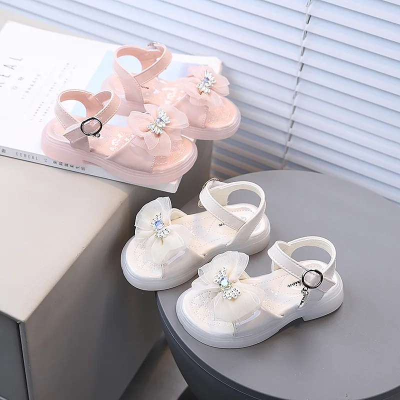 

Детские сандалии с милыми кружевными бантиками для девочек, повседневные пляжные туфли с открытым носком, нескользящие, новинка лета 2026, детские туфли-принцессы на мягкой подошве