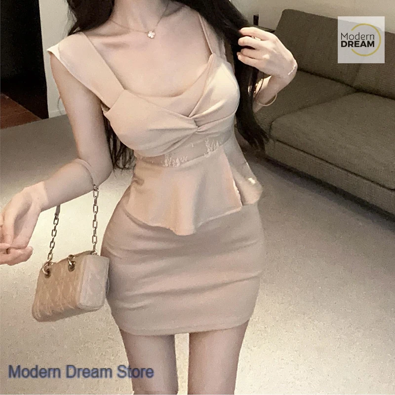 French sexy style fake two-piece dress female summer fashion color matching lace waist ruffled slim design sense bag hip skirt.