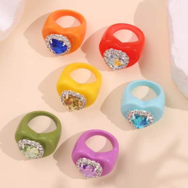 2027 Elegant Candy Color Heart Resin Rings Sparkly Rhinestone Inlaid Chunky Wide Band Ring Y2K Trendy Women Party Jewelry