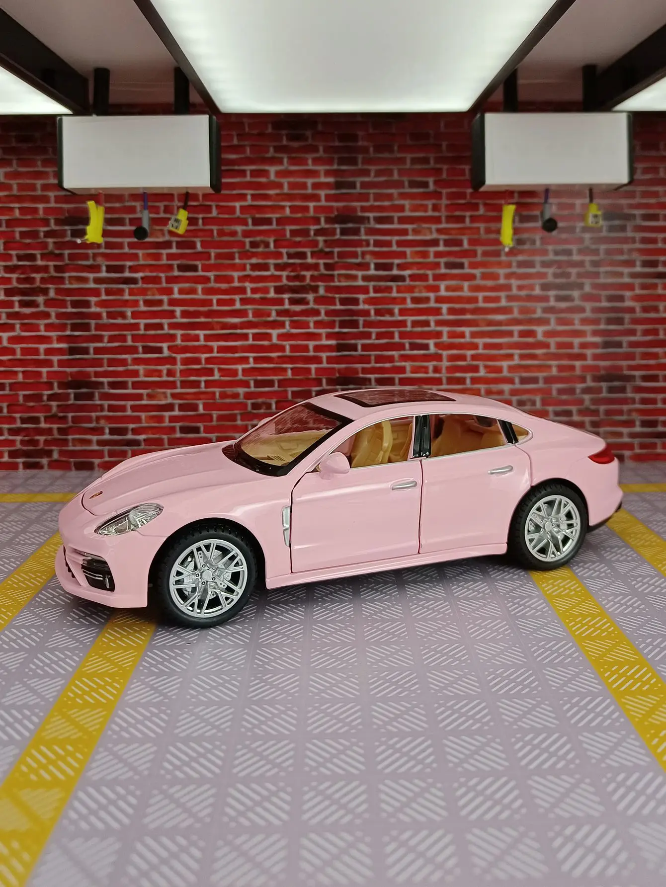 

1:24 Paramela Sport Car Model Sound Light Colletive Metal Toys the doors and the hood trunk can be opened
