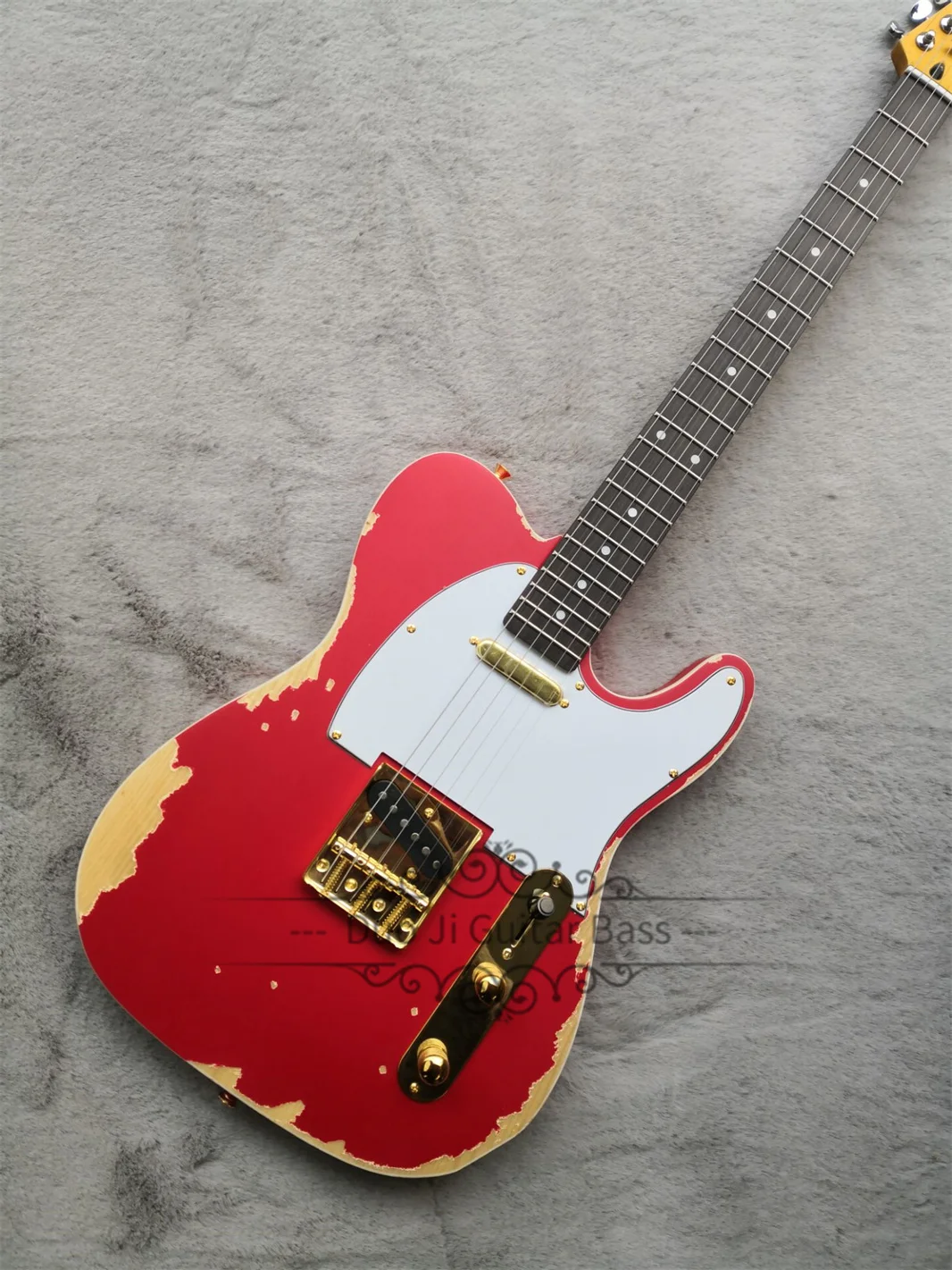 

Matte Red Electeic Guitar Vingate Guitar ASH Wood Body Yellow Neck White Pickguard 22 Frets Cream Binding Gold Tuners