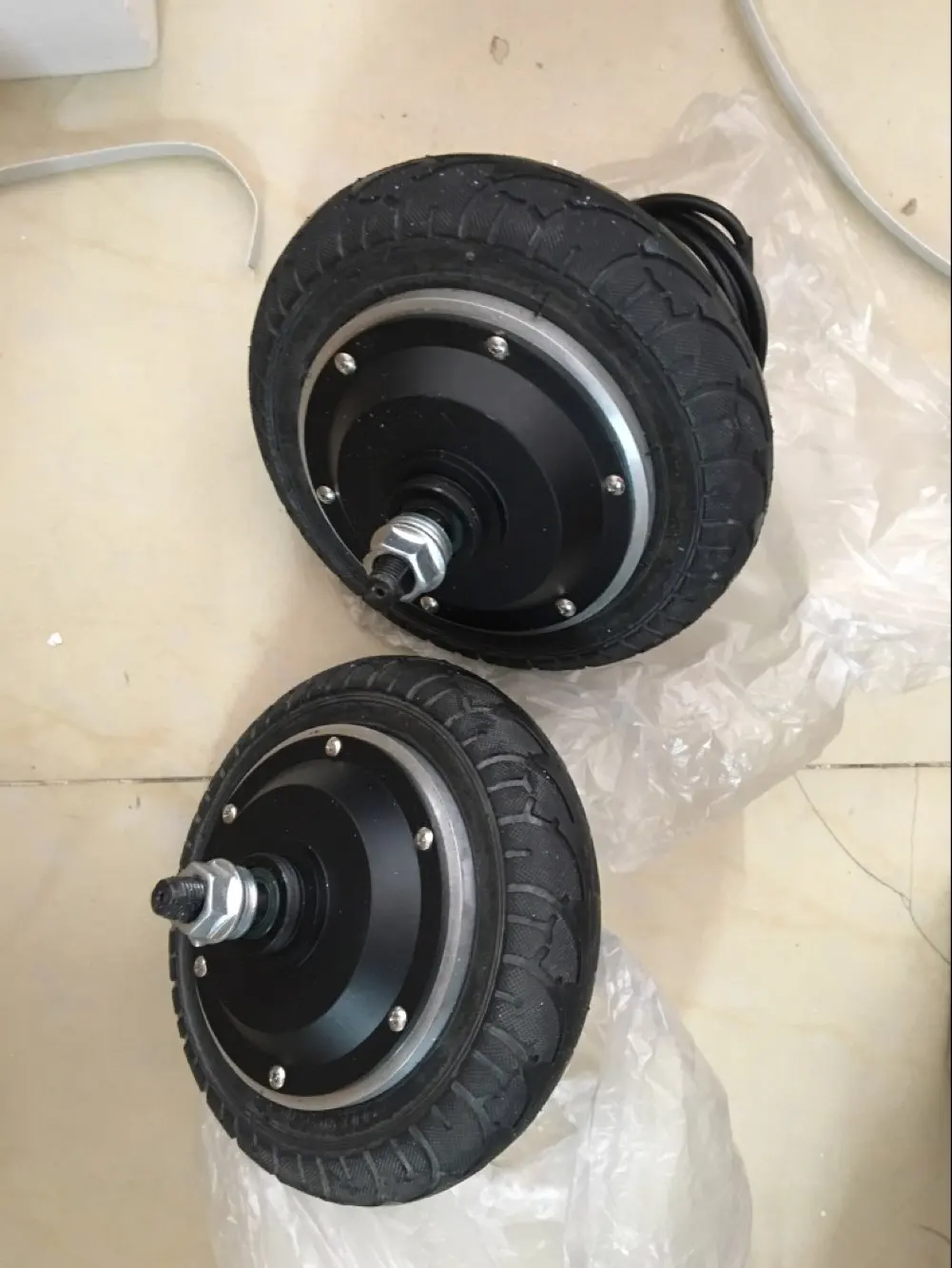 8inch Doule Shaft Low Speed Hub Motor Wheel 250W/350W/400W High Torque DC Brushless Hub Motor for Bumper Cars