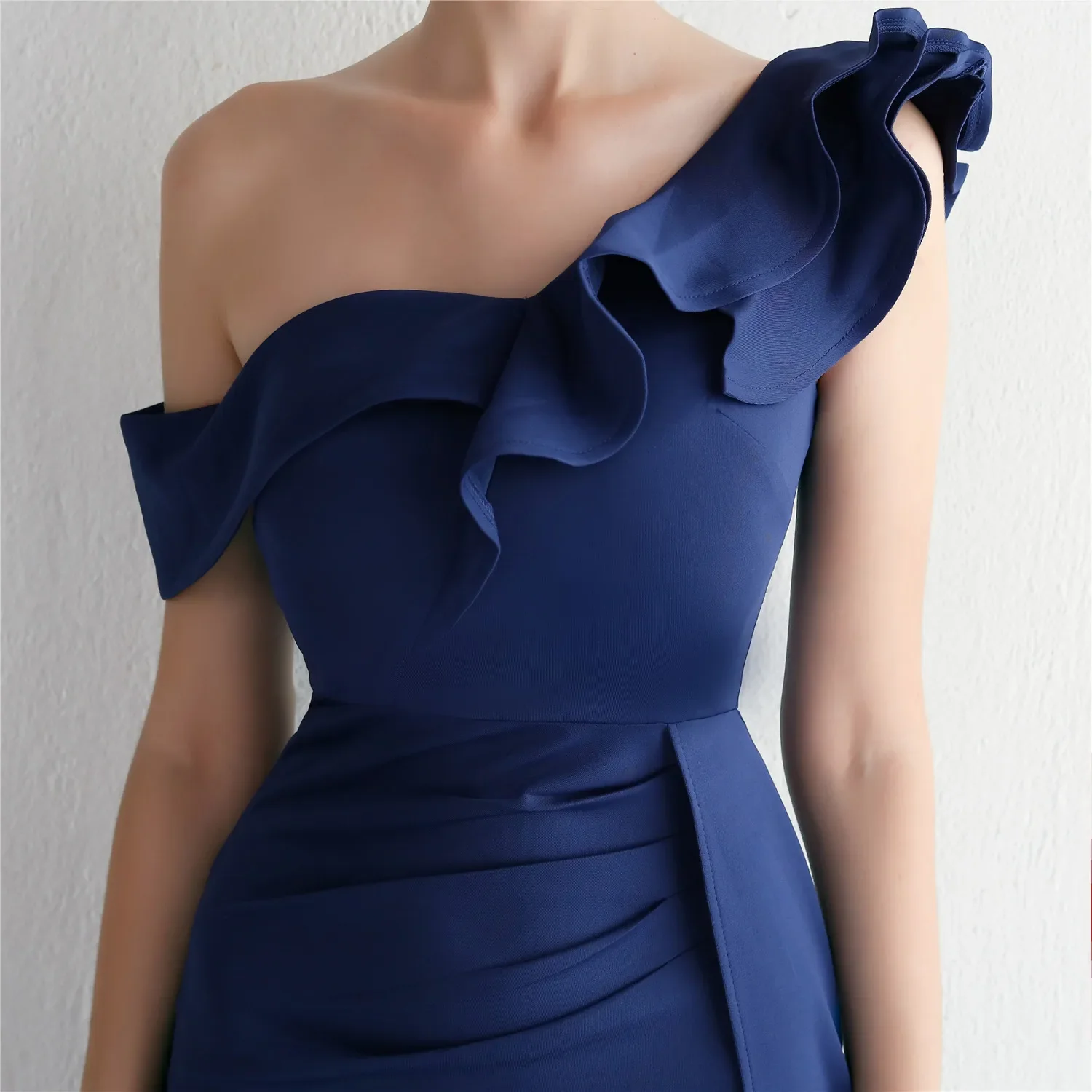 Abito da sera blu Navy elastico con spalle scoperte volant cerniera posteriore sirena tromba fessura lunghezza del pavimento abiti da cerimonia per feste da donna