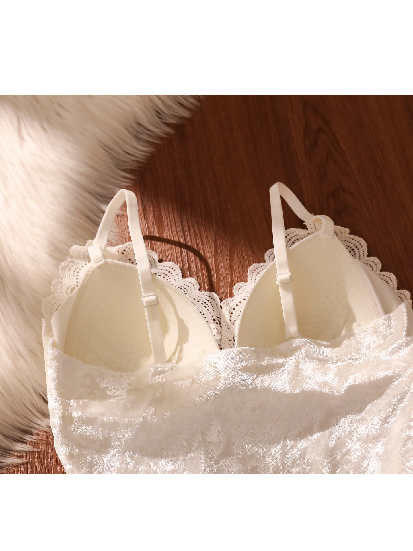 เสื้อสายเดี่ยวกำมะหยี่เซ็กซี่ ดีไซน์บราในตัว สำหรับสาวสวย ทรงเข้ารูป ผ้าโพลีเอสเตอร์