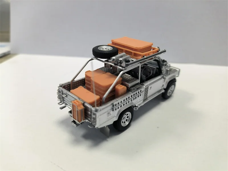 **Pre-order** DCM 1:64 Land Rover Defender Tomb Raider Limited999 Diecast Model Car