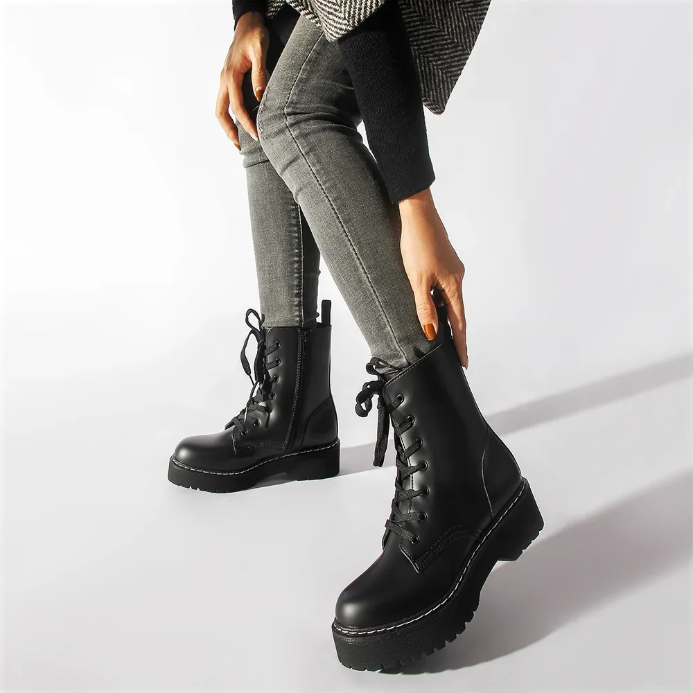 

Women's black boots are classic fashionable and comfortable and boots are coolstyle outdoors