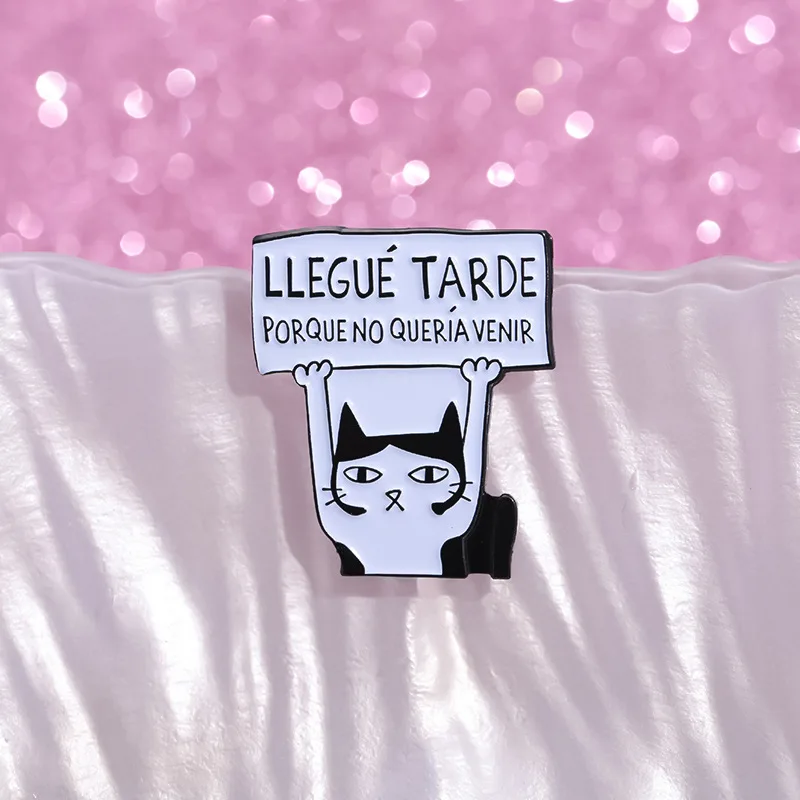 Simple Animal Enamel Pins Spanish cat brooch holding a protest sign Backpack Hat Lapel Accessories Metal Badge Jewelry Wholesale