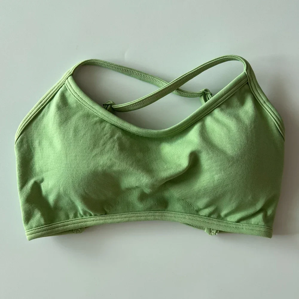 Soutien-gorge de sport dos nu dynamique pour femme, haut de yoga rembourré, soutien-gorge de fitness sans couture, soutien moyen, vêtements d'entraînement, haut court de gymnastique