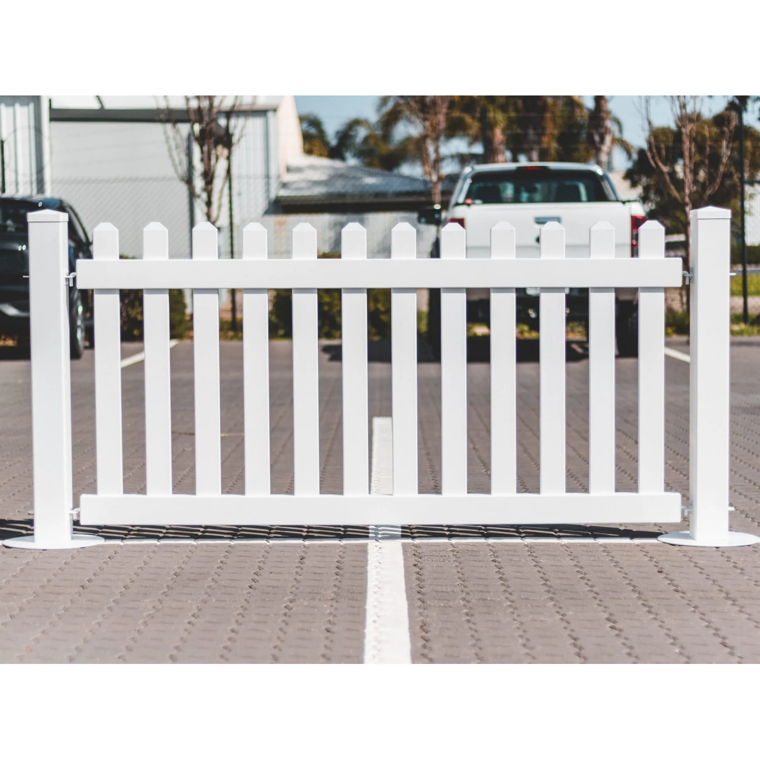 White Color PVC Vinyl Temporary Fencing Picket Panel Event Fencing Trellis Gates For Outdoor Festivals