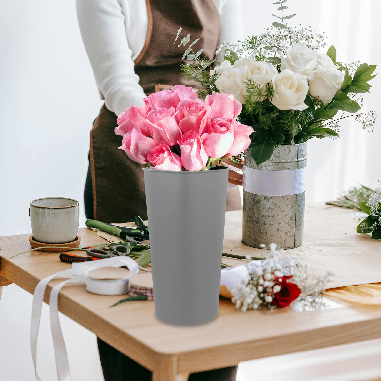 

Gray Triangular Flower Bucket Plastic Floral Bucket Centerpiece Vase Home Decor Large Capacity Arranging Supplies Elegant