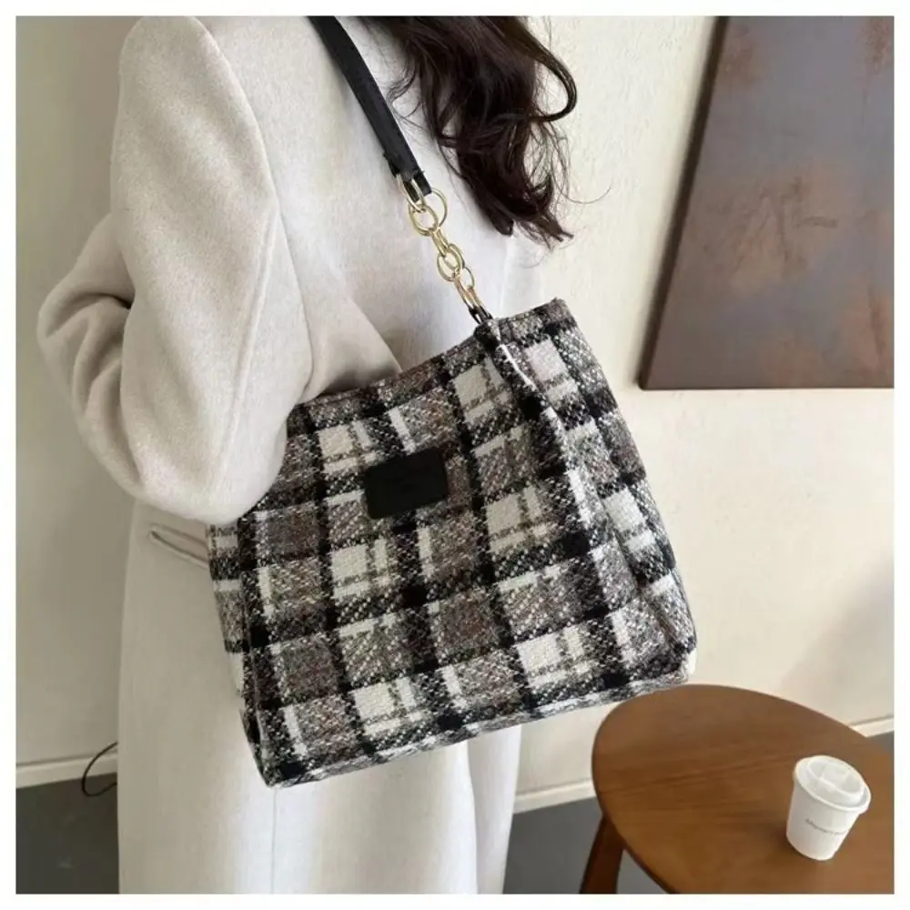 High Capacity Shoulder Bag Fashion Plaid Versatile Tote Bag Woolen Underarm Bag