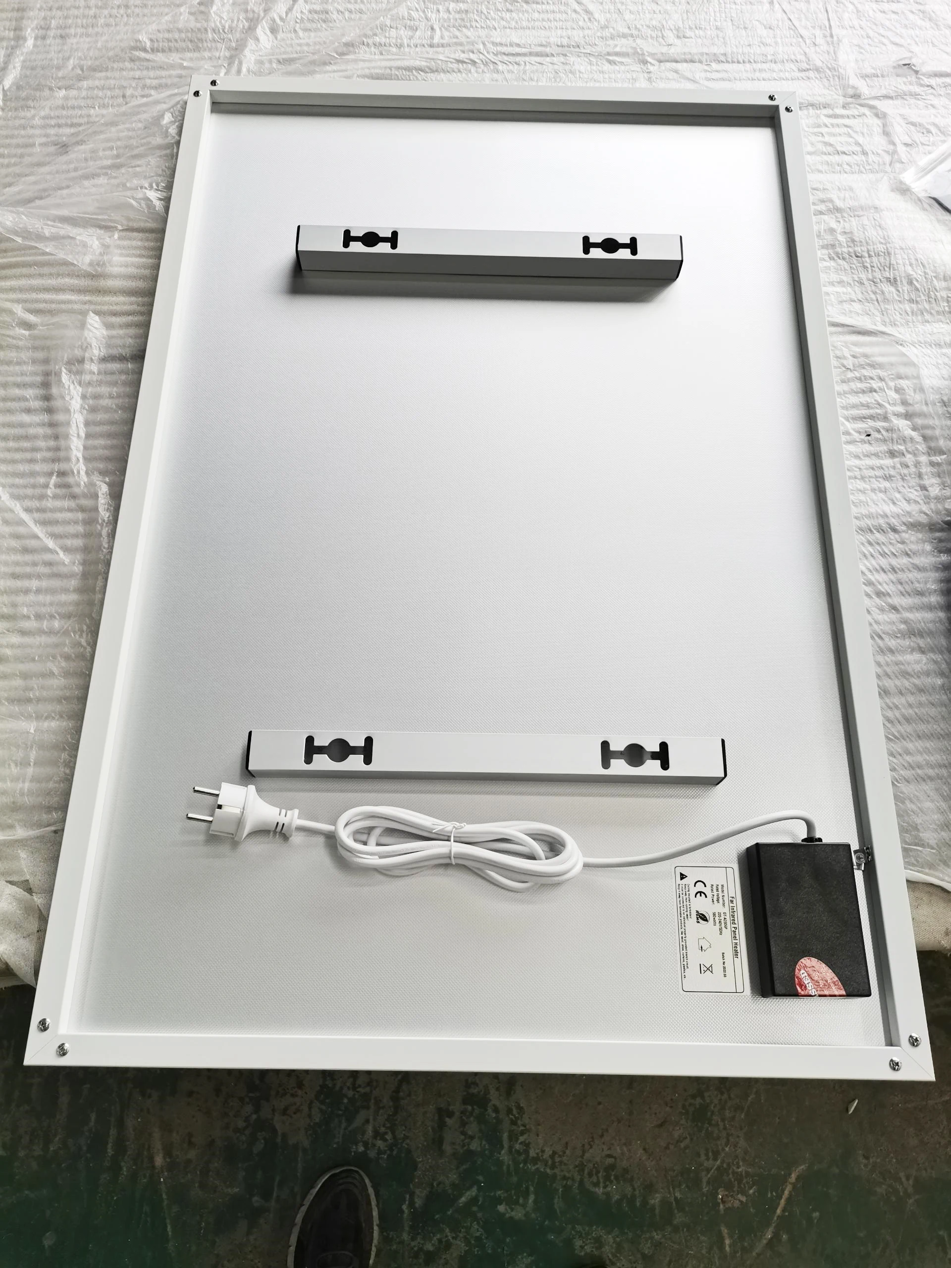 

2025 580W Fast Heating Carbon Crystal Panel Heater, Wall/Ceiling Mounted Electric Radiant Heater for Room