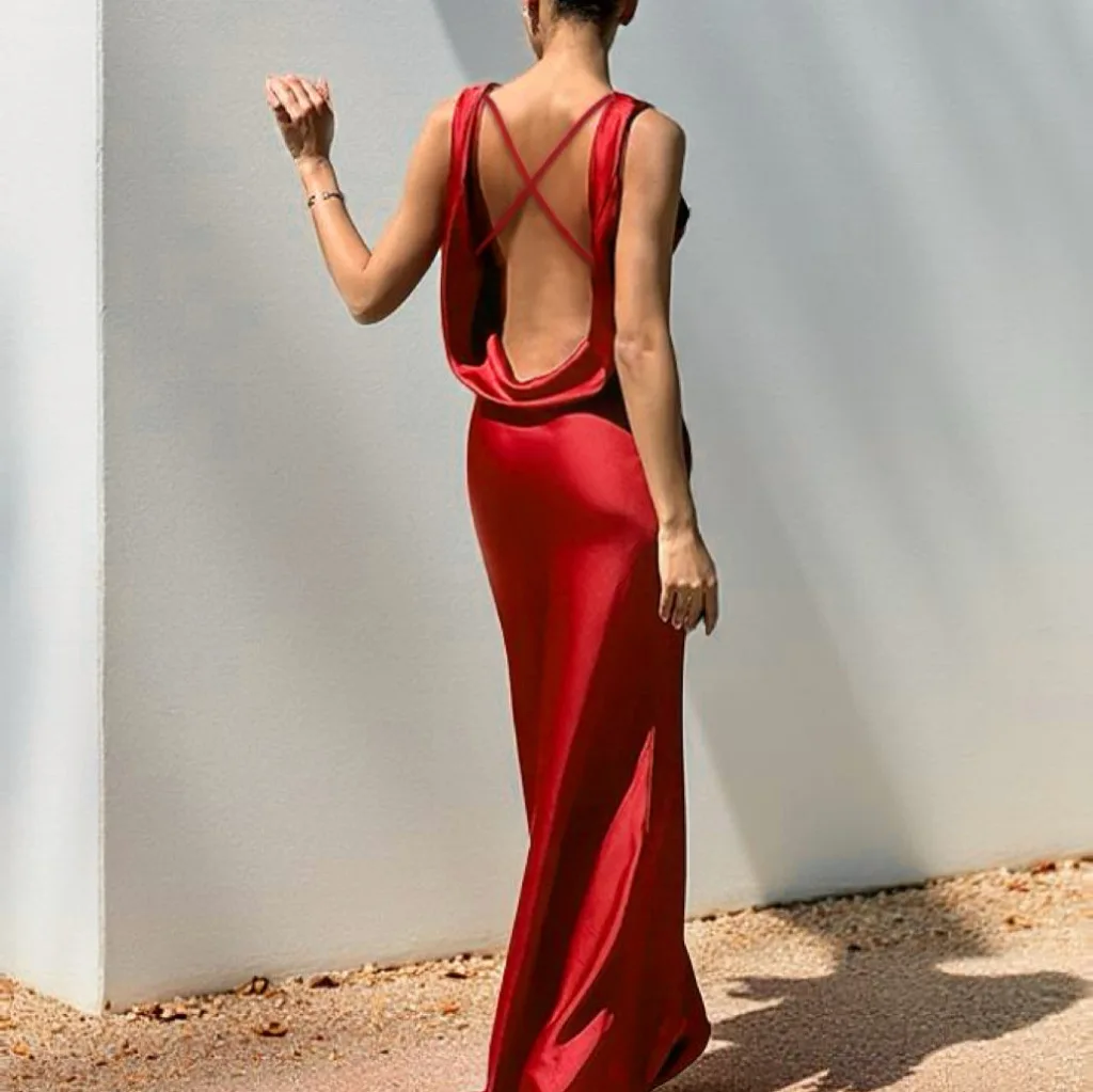 

Crossed Backless Pocket Collar Waist Dress 2026 Spring and Summer New Hip Skirt