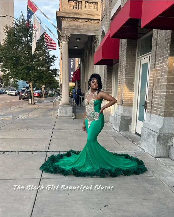 Green Luxury Prom Gowns Sparkling Rhinestone Beaded Sequins Feather Tulle Swing Dresses Black Girls Sexy Gowns Dresses