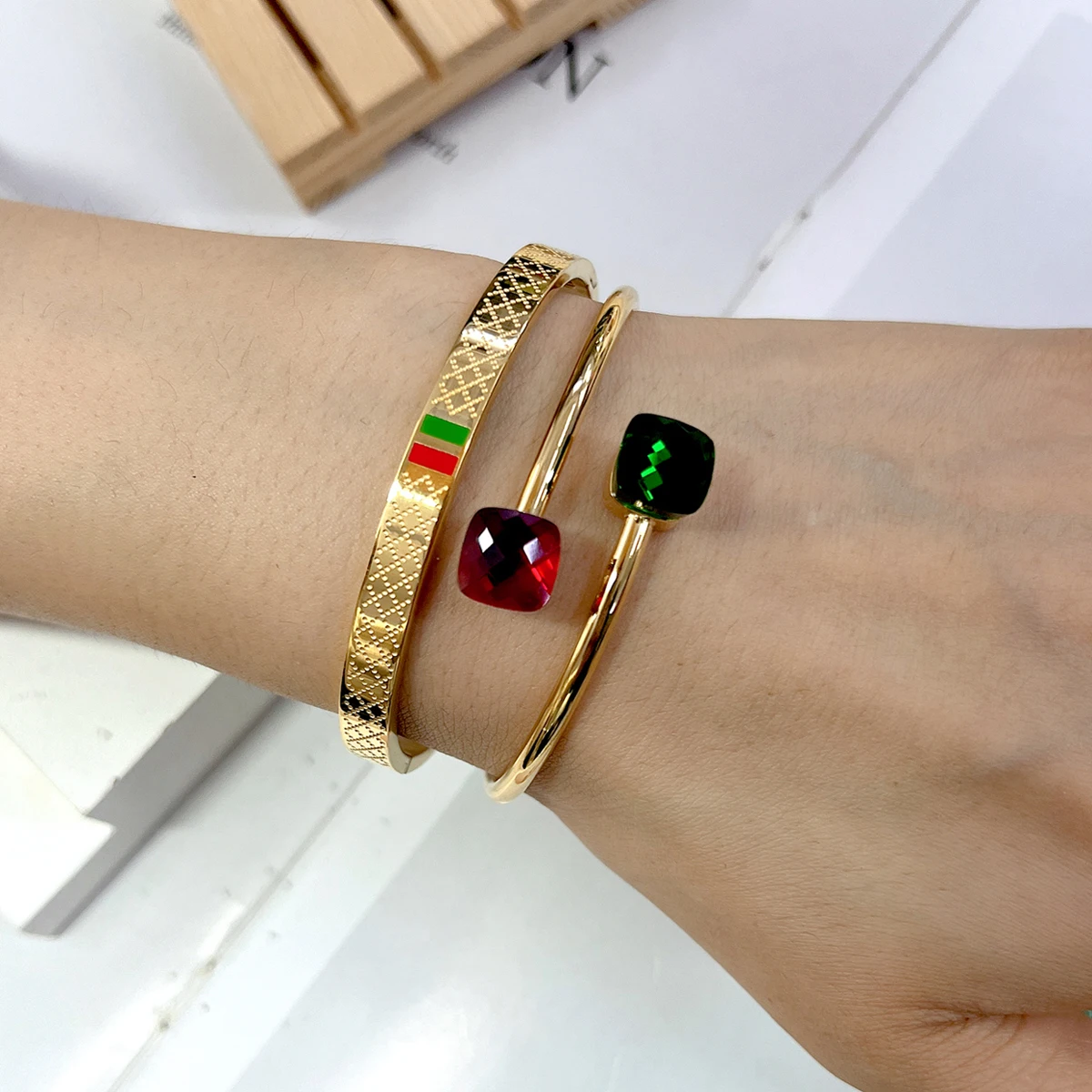 2pcs Jewelry Sets Female Stainless Steel Red And Green Rhinestone Bracelets For Women, Gifts For Girlfriends Women\'s Birthdays.