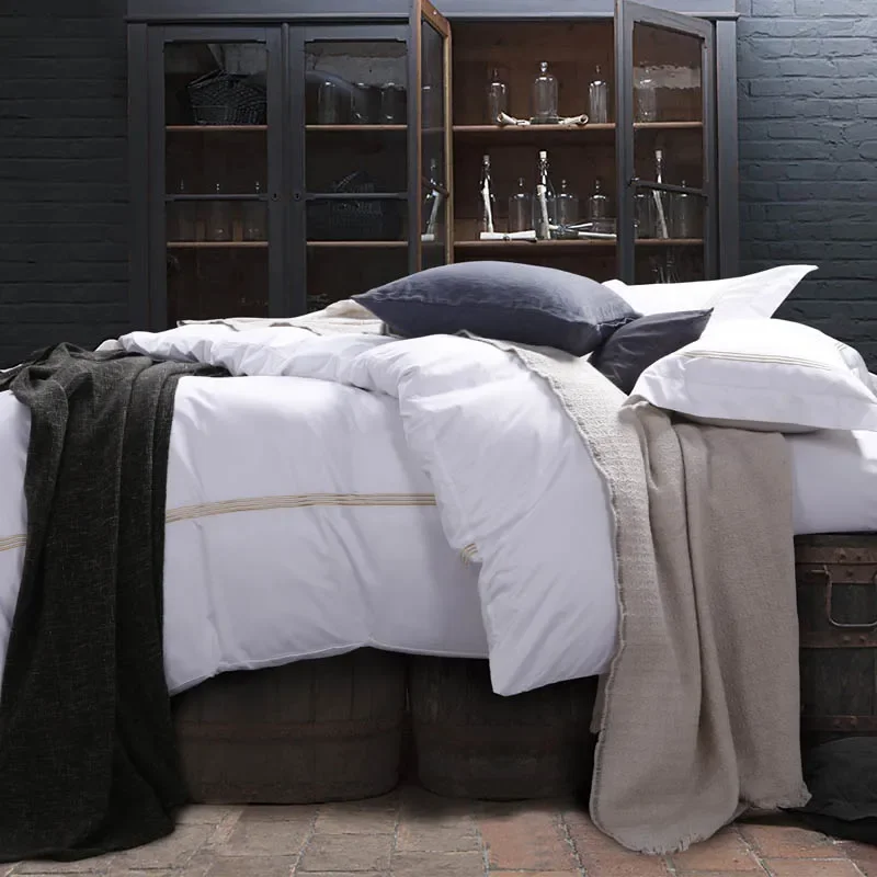 

Luxury 100% Cotton White Embroidery 5 stars Hotel Bedding Set Satin Strip Bed Line duvet cover sheet 4/6pcs
