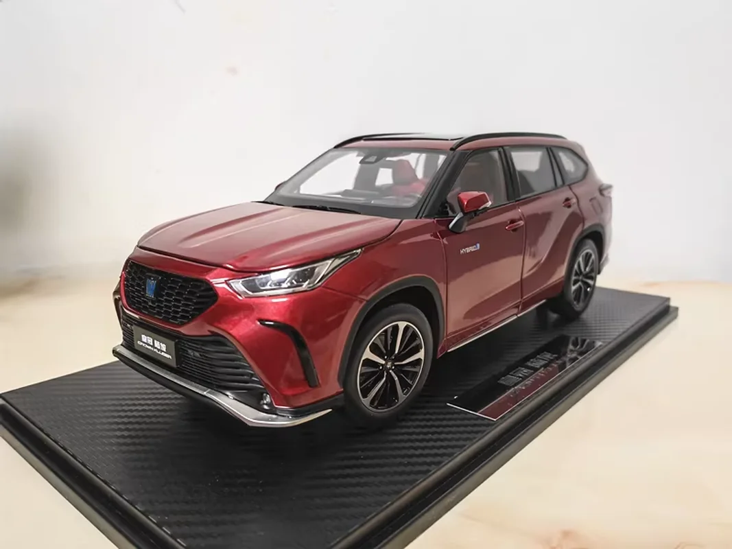 

Оригинальная заводская модель Crown Kluger в масштабе 1:18, красная, имитация из сплава и пластика, статическая декоративная коллекционная игрушка-украшение, подарок