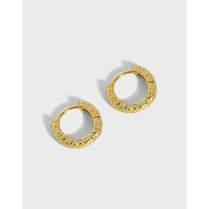 

Korean version of Ins, niche design, minimalist and versatile, geometric circle texture, S925 pure silver ear buckle for women