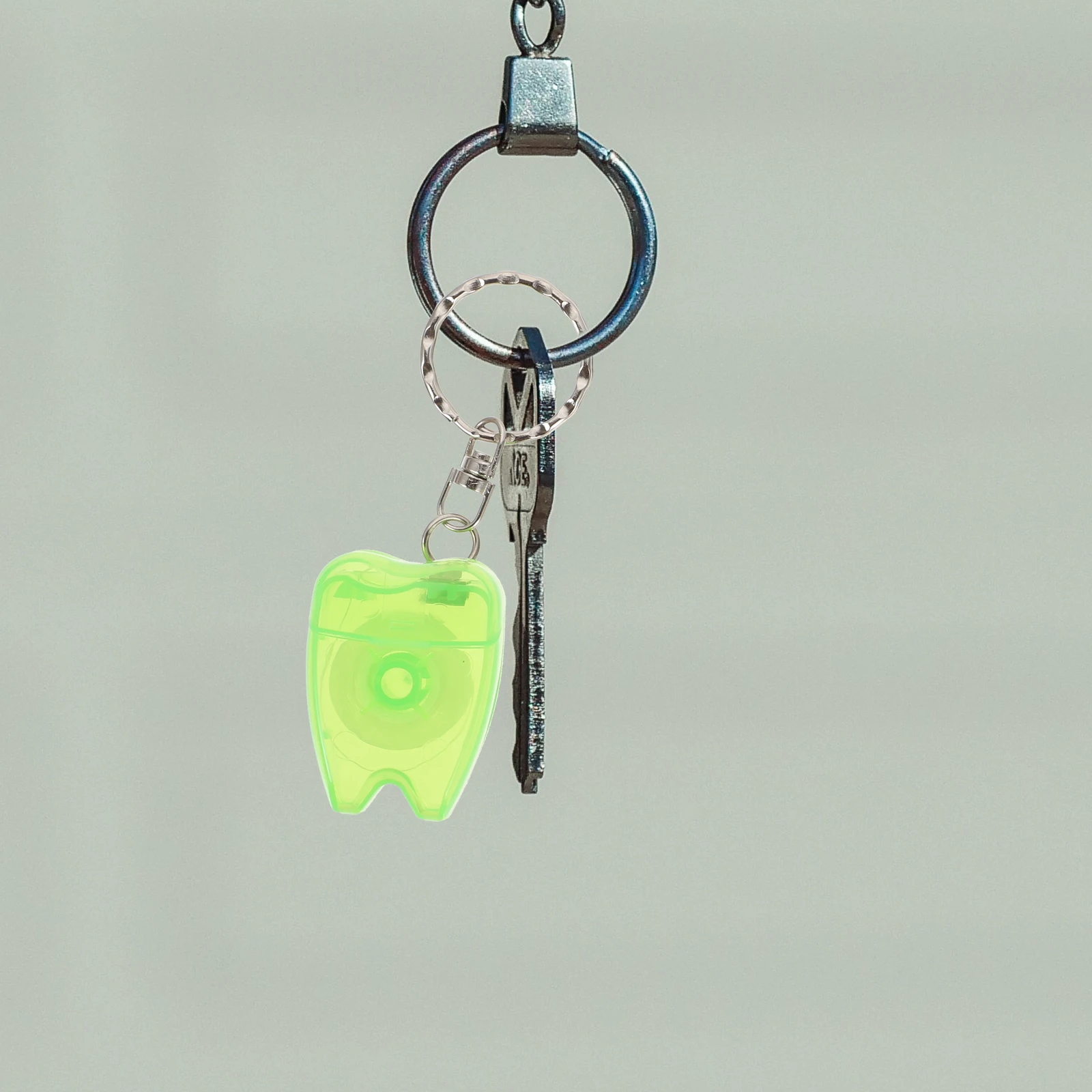 

4Pcs Oral Care Floss Keychain Removes Trapped Food Particles Prevents Stains Decay Clean Teeth Gums Anytime Anywhere