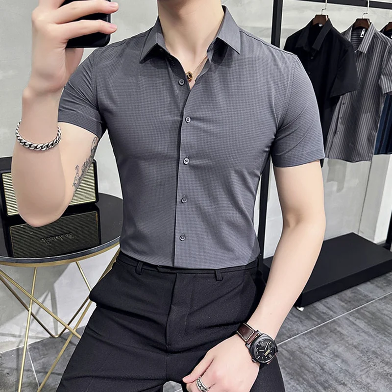 Kaus Kotak-kotak Pria Sosial Lengan Pendek Slim Fit Korea Baru Musim Panas