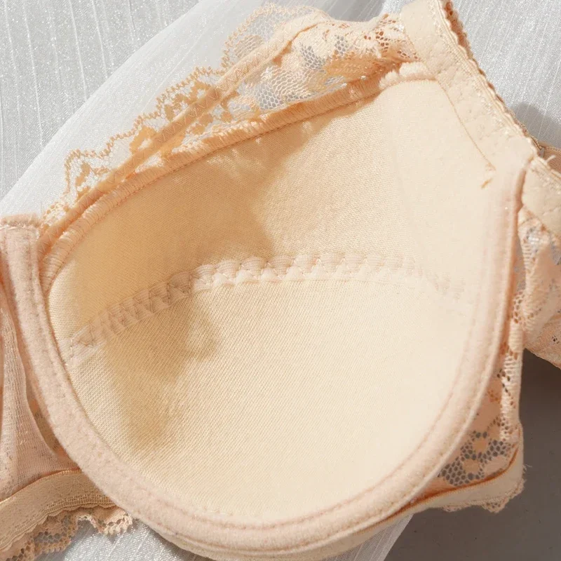 حمالة صدر نسائية مثيرة من الدانتيل رفيعة مع سلك داخلي مقاس كبير حمالة صدر من الدانتيل التقليدية تجمع حلقة فولاذية ثدي 36-42 ملابس داخلية كوب C/D