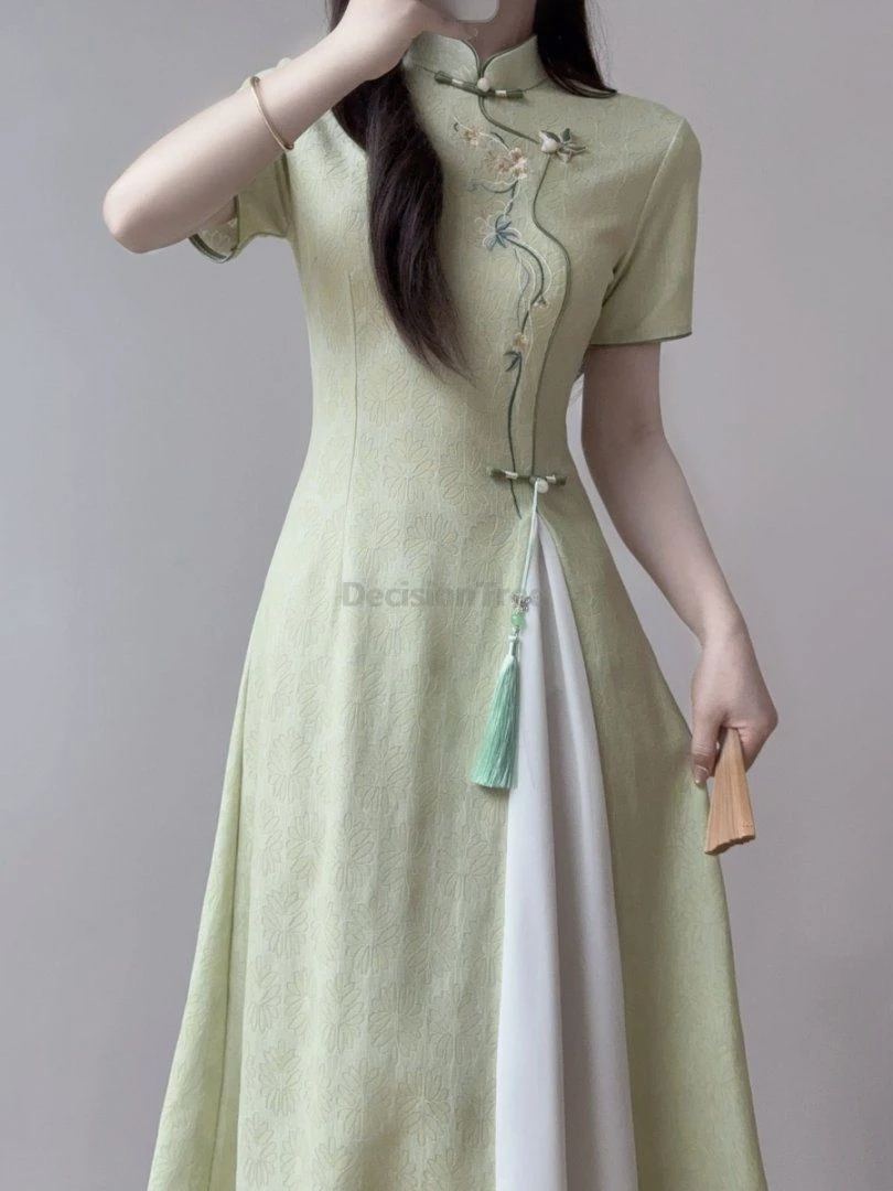 فستان ao dai qipao على الطراز الصيني الجديد لعام 2025 محسّن بمزاج لطيف للشباب الراقي فيتنام aodai عتيق بقصة ضيقة من تشيباو