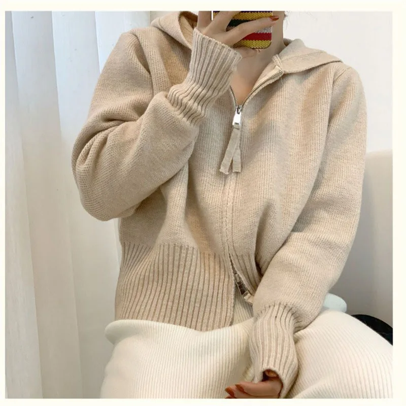 

2026 New Style Women's Hooded Knitted Cardigan New Autumn 2025 Style Relaxed And Loose Design Double Zipper Short Sweater Coat
