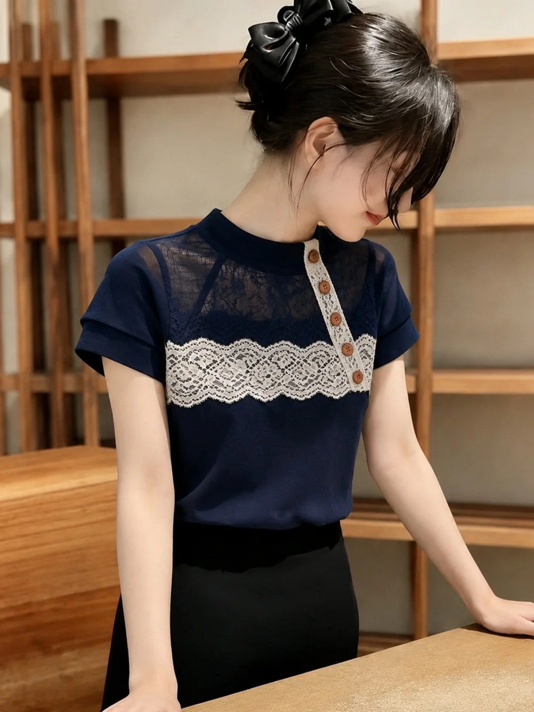 

Soft Lace Splice Short Sleeve Base Shirt Stylish Commuting Anti-Aging Top Elegant Korean Style Silk Women's Fashion Summer 2026