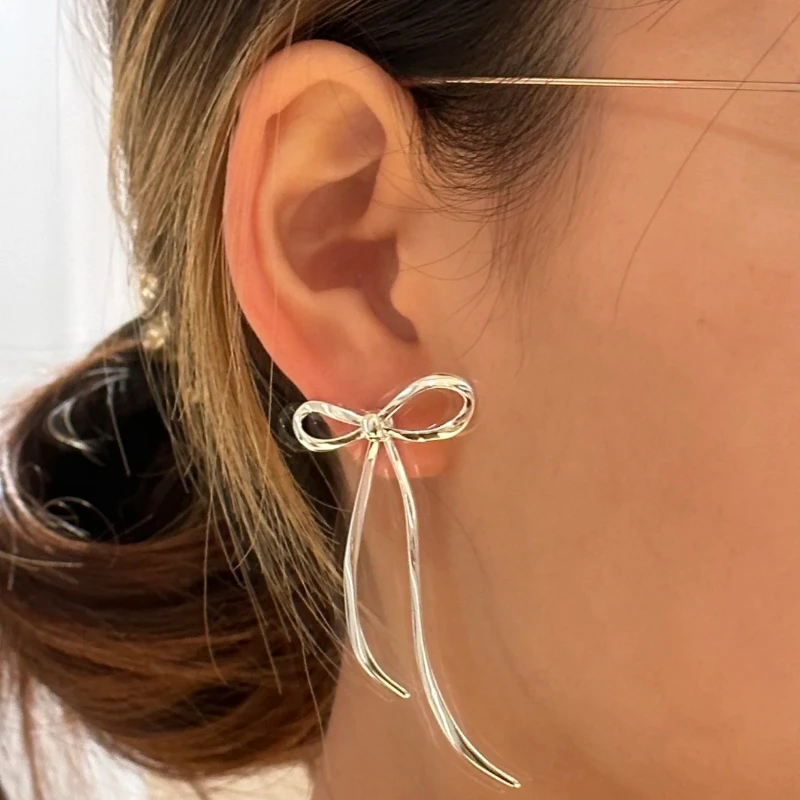 [Miss Jenny]Export Europe And the US Minimalist Bowknot Light Luxury Temperament Detachable Earrings FemaleM007