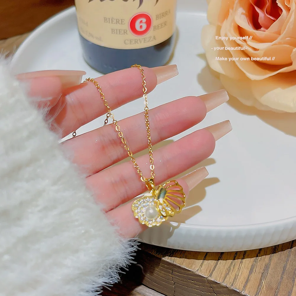 

Модное новое ожерелье с полым жемчужным кулоном для женщин, нишевое украшение из титановой стали, легкое, роскошное, изысканное, нежное, цепочка на ключицу.