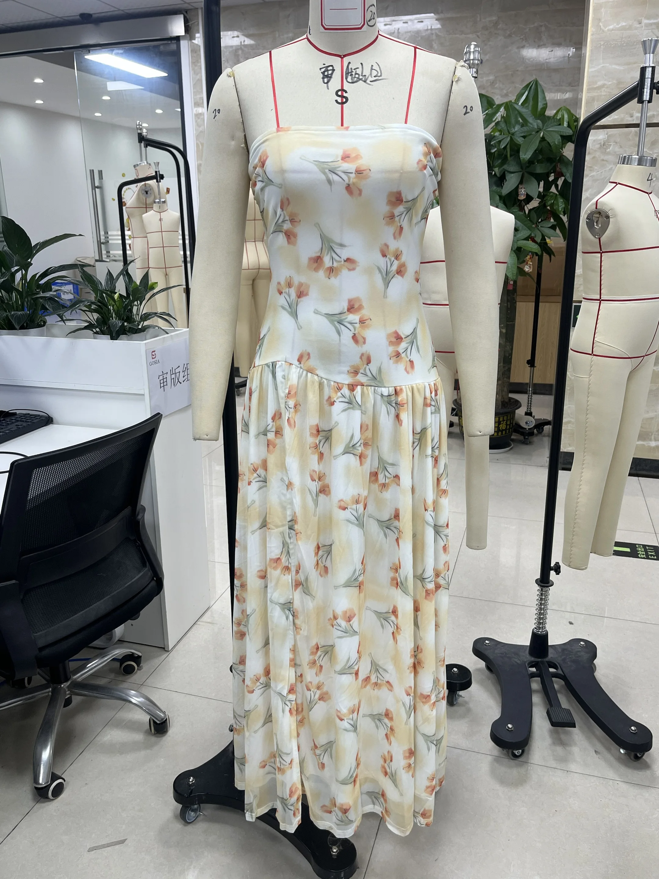 Damska Sukienka Bez Ramiączek z Wysokim Rozcięciem, Dopasowana, Kwiatowa/Gładka, Odkryte Ramiona, Bez Rękawów, Długa Sukienka Tube Top na Imprezę/Klub