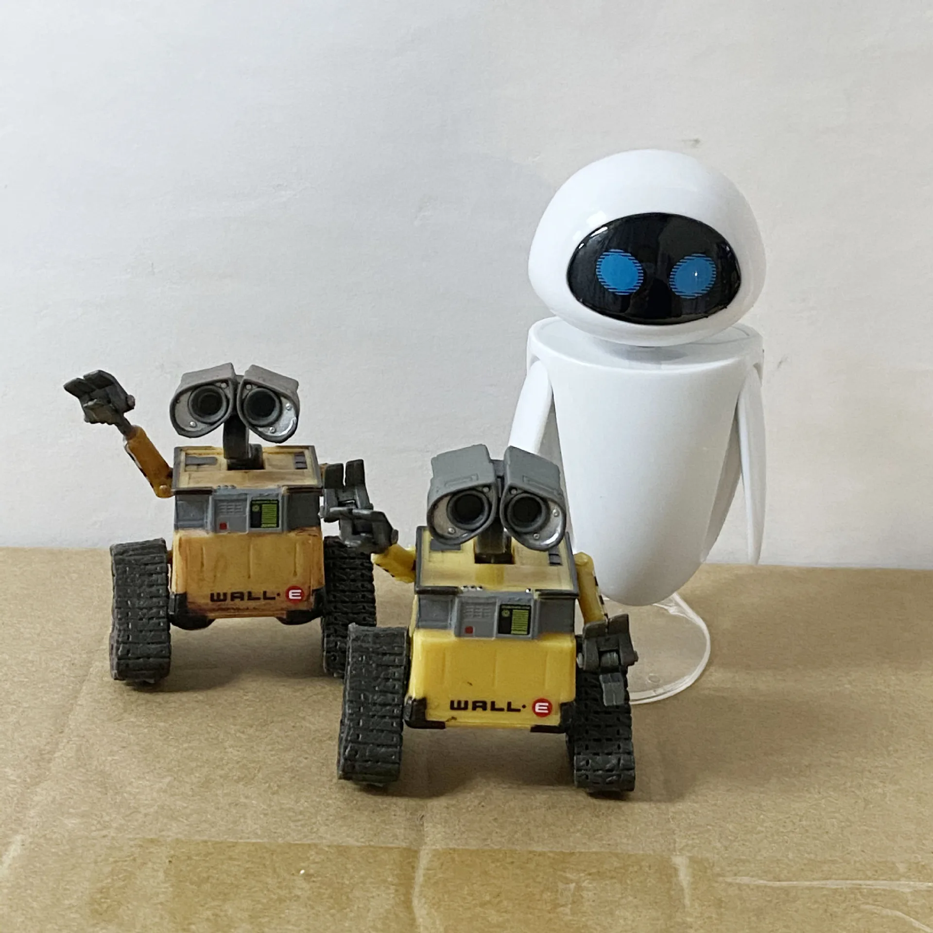 wall-e-robo-parede-e-eve-pvc-figura-de-acao-colecao-modelo-brinquedos-bonecas-6cm-10cm-para-criancas-presente-de-natal
