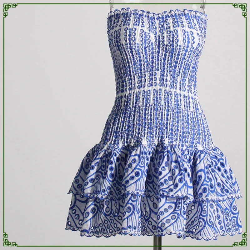 เดรสเซ็กซี่ทรงเข้ารูปสำหรับผู้หญิง ตัดเย็บแบบหลายชั้น ชายระบาย จับจีบ สายเดี่ยว ไร้แขน เปิดไหล่ เอวสูง ทรงมินิเดรส เสื้อผ้าผู้หญิง