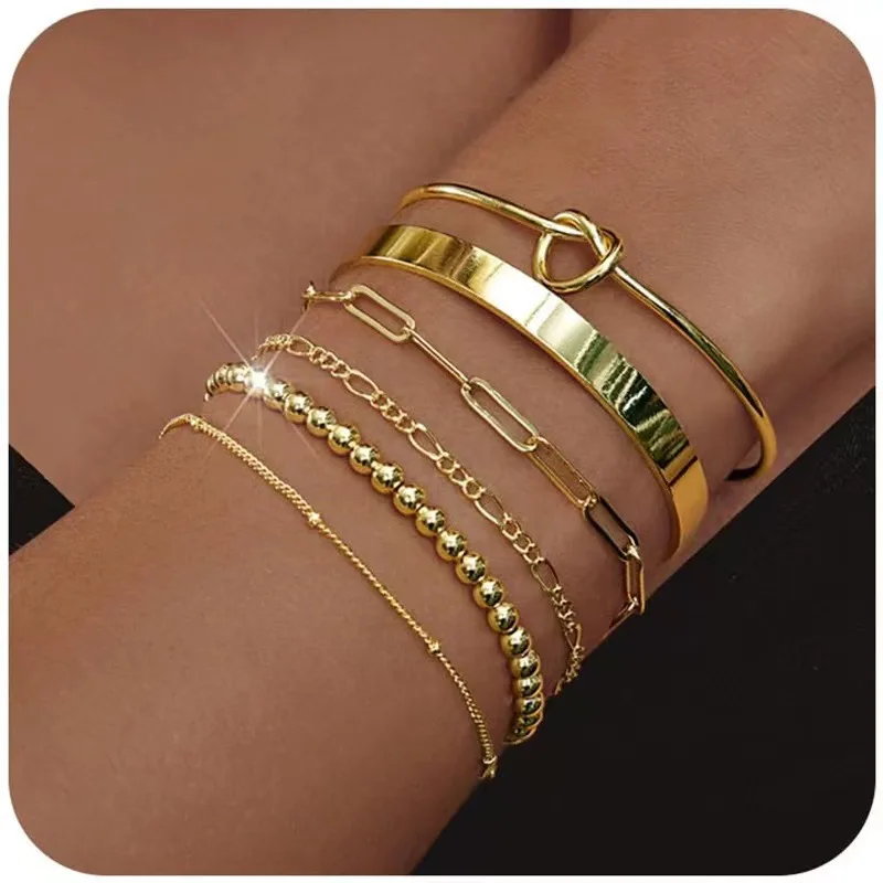 Messing-Echtgold-Galvanik, heiß verkauft, modisches, mehrschichtiges, stapelbares, vielseitiges Damen-Armband-Set, Armband