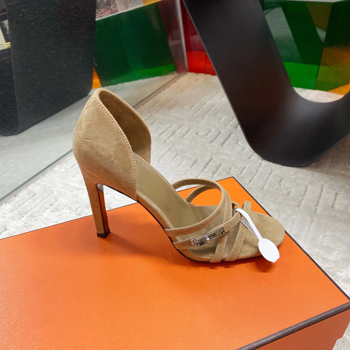 جديد حار بيع جلد طبيعي تسولي الصنادل ذات الكعب الصنادل النسائية أحذية عالية الكعب مع مشبك معدني تصميم حجم 35-42 #1