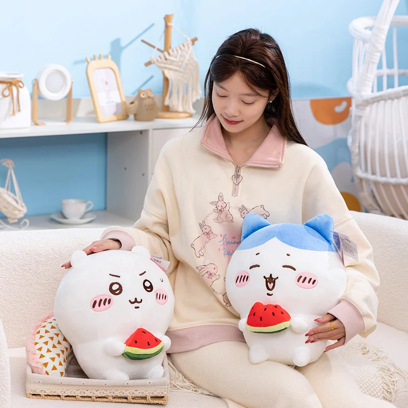 Adorable Peluche de Chiikawa Usagi en Forma de Sandía, Muñeco de Peluche Hachiware, Decoración de Anime para el Hogar, Juguetes, Cojín Suave para Sofá, Regalos de Navidad