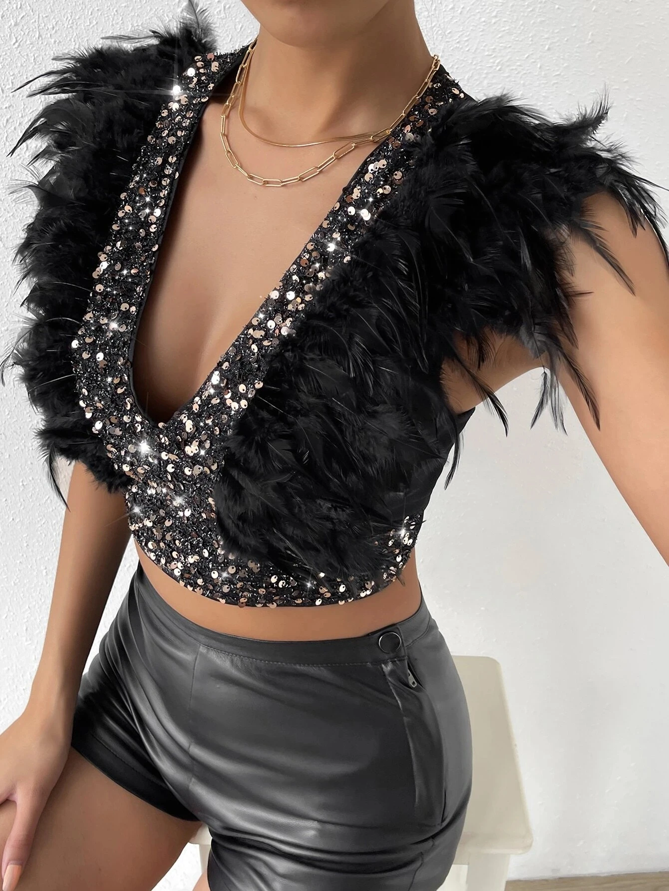 Women\'s Fuzzy Trim Zipper Back Sequin Crop Top Without Arm Sleeves Sparkly Swift Outfits Sequence Glitter Clothings
